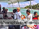 cartagena-women-boat-1104-15